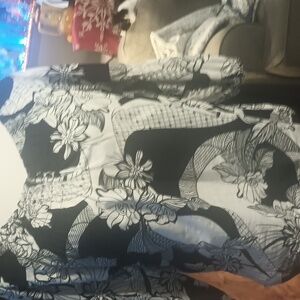 New Floral Black and White Women's Top By Westbound Size L 100% Cotton